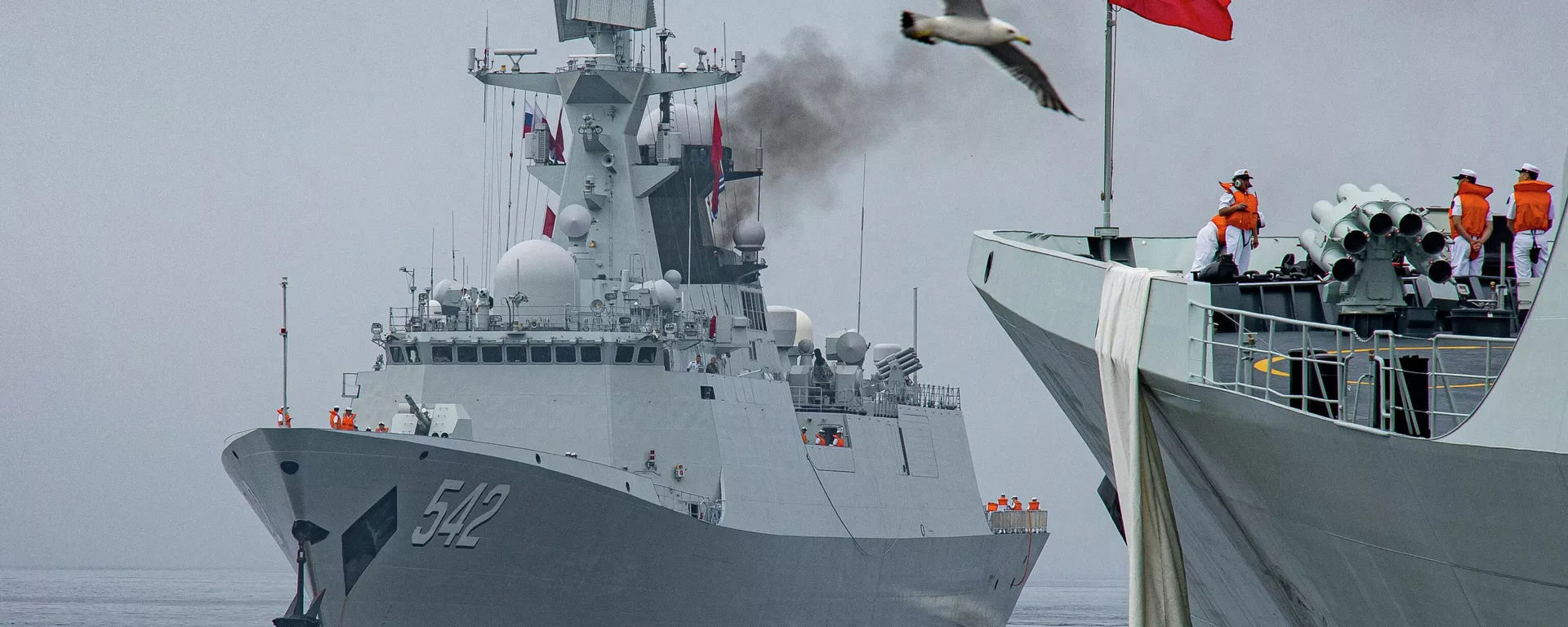 Navios da Marinha do Exército da Libertação Popular (ELP) chegando no porto de Vladivostok após o exercício conjunto russo-chinês North Interaction-2023 (Interação do Norte 2023) no mar do Japão - Sputnik Brasil, 1920, 18.07.2024