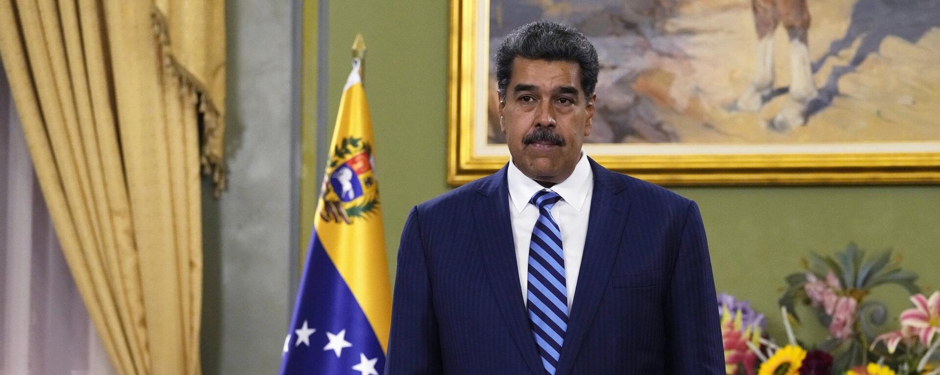 Nicolás Maduro, presidente venezuelano, espera para receber o novo embaixador da Colômbia na Venezuela, no Palácio Presidencial de Miraflores em Caracas, Venezuela, 16 de agosto de 2023 - Sputnik Brasil, 1920, 12.12.2023