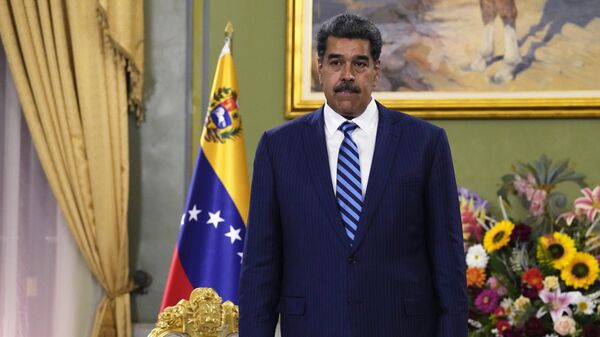 Nicolás Maduro, presidente venezuelano, espera para receber o novo embaixador da Colômbia na Venezuela, no Palácio Presidencial de Miraflores em Caracas, Venezuela, 16 de agosto de 2023 - Sputnik Brasil
