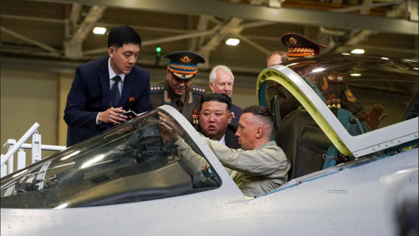 Líder norte-coreano, Kim Jong-un, na fábrica de Komsomolsk-no-Amur, 15 de setembro de 2023 - Sputnik Brasil