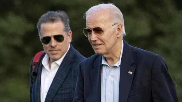 O presidente Joe Biden e seu filho Hunter Biden chegam a Fort McNair, 25 de junho de 2023 - Sputnik Brasil
