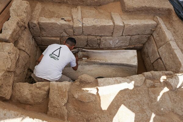 Tumbas de 2 mil anos revelam 1º cemitério romano completo na Faixa de Gaza - Sputnik Brasil