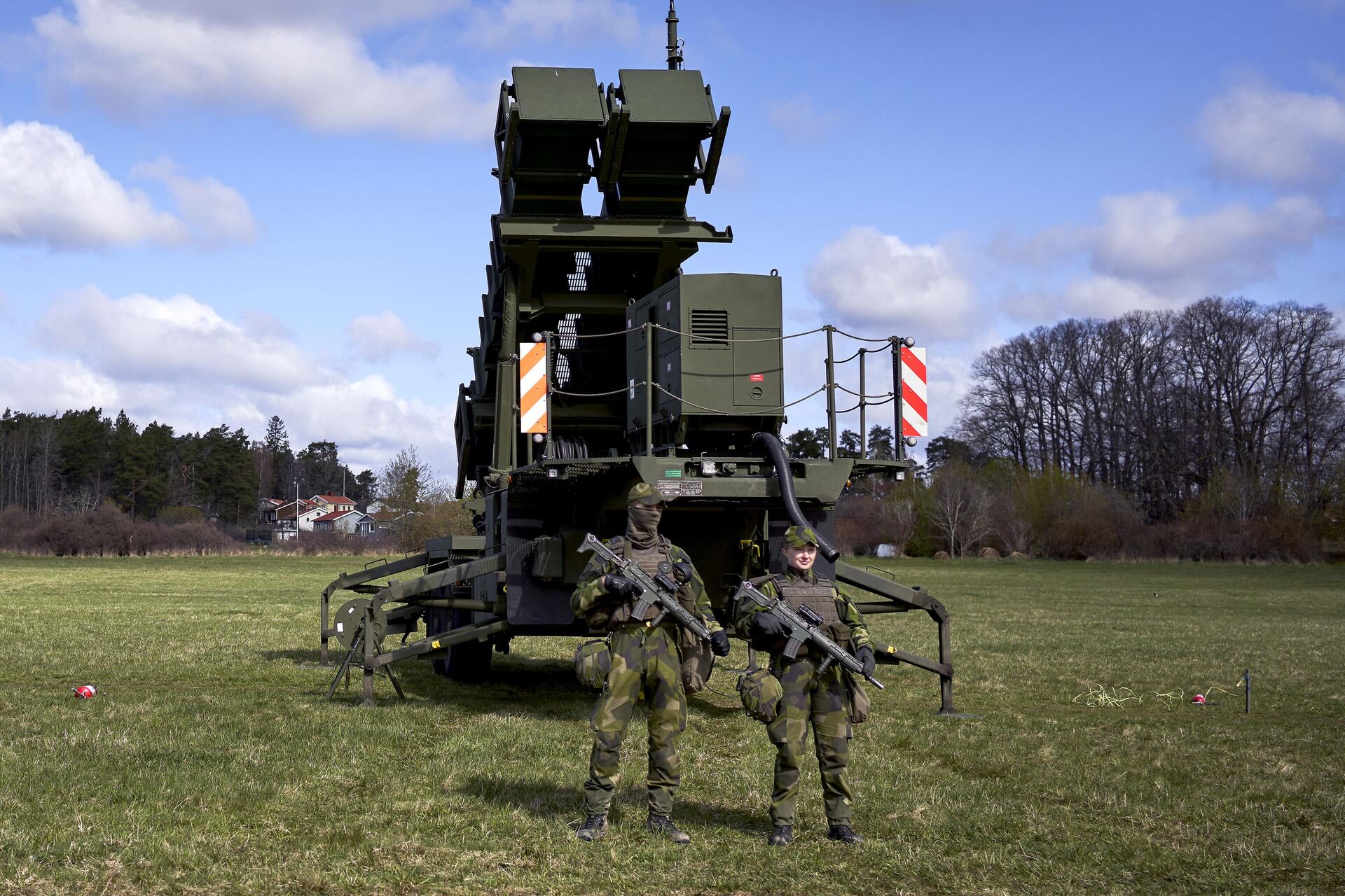Soldados suecos participam de apresentação militar do sistema de mísseis de defesa antiaérea Patriot de médio alcance, em Estocolmo, Suécia, em 30 de abril de 2023 Soldados suecos participam de apresentação militar do sistema de mísseis de defesa antiaérea Patriot de médio alcance, em Estocolmo, Suécia, em 30 de abril de 2023