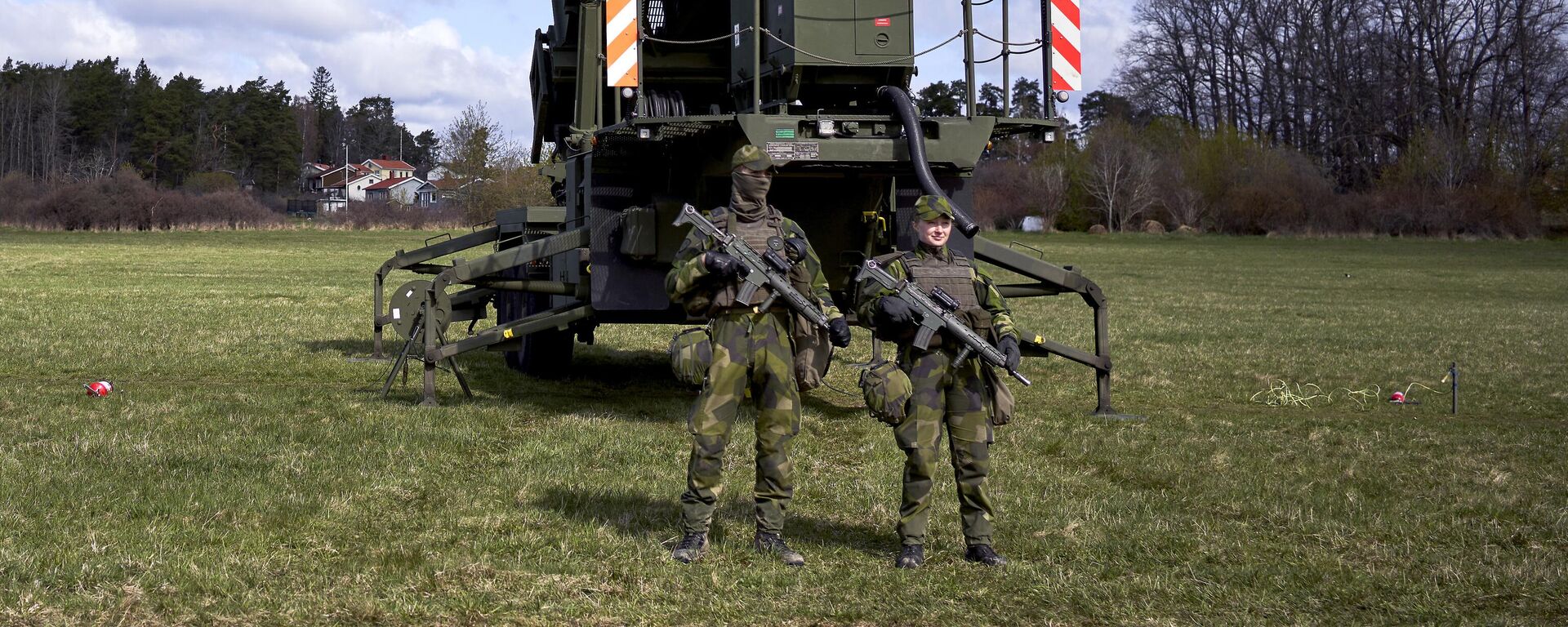 Soldados suecos participam de apresentação militar do sistema de mísseis de defesa antiaérea Patriot de médio alcance, em Estocolmo, Suécia, em 30 de abril de 2023 - Sputnik Brasil, 1920, 28.06.2024