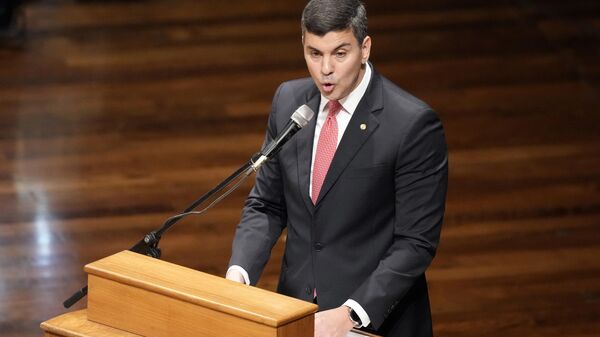 O presidente eleito do Paraguai, Santiago Peña, fala durante sua cerimônia de proclamação eleitoral em Assunção, Paraguai, terça-feira, 30 de maio de 2023 - Sputnik Brasil