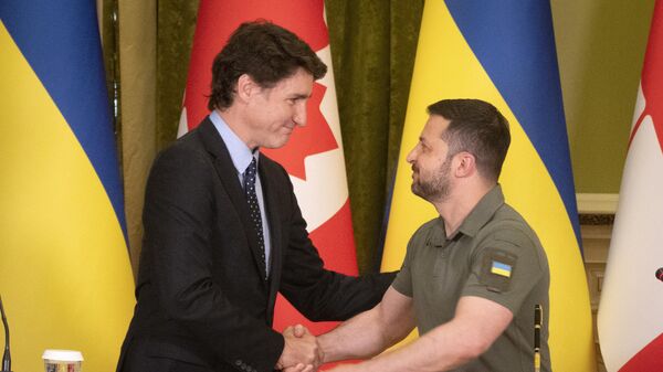 O primeiro-ministro canadense, Justin Trudeau (à esquerda), em encontro com o presidente ucraniano, Vladimir Zelensky, em Kiev. Ucrânia, 10 de junho de 2023 - Sputnik Brasil