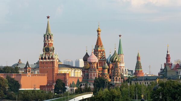 Vista do Kremlin com a Torre Spasskaya e a Catedral de São Basílio, em Moscou, Rússia - Sputnik Brasil