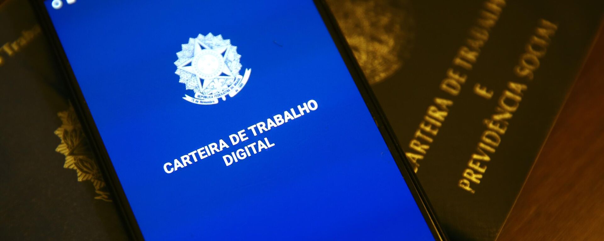 Carteira de Trabalho Digital - Sputnik Brasil, 1920, 01.05.2025