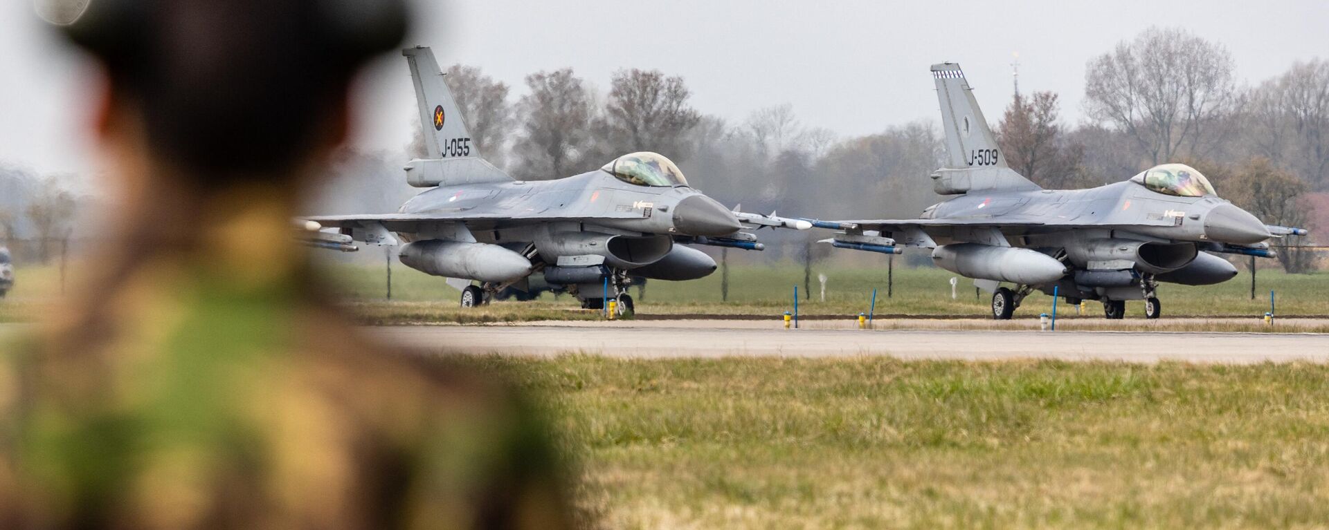 Caças F-16 durante o exercício da força aérea internacional da OTAN Frisian Flag, na base aérea de Leeuwarden. Países Baixos, 28 de março de 2022 - Sputnik Brasil, 1920, 30.09.2023