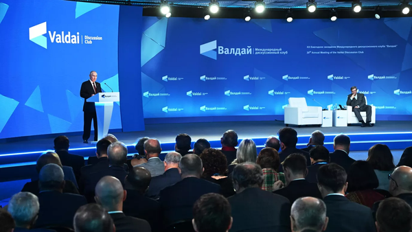 Presidente Vladimir Putin durante discurso no evento Clube Valdai de Discussões Internacionais. Sochi, Rússia, 5 de outubro de 2023 - Sputnik Brasil