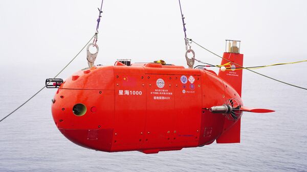 Denominado de XH1000, o veículo em forma de peixe, criado por pesquisadores da Universidade de Engenharia de Harbin, concluiu em setembro suas operações de detecção de ambiente sob o gelo próximo do mar de Chukchi, no oceano Ártico - Sputnik Brasil