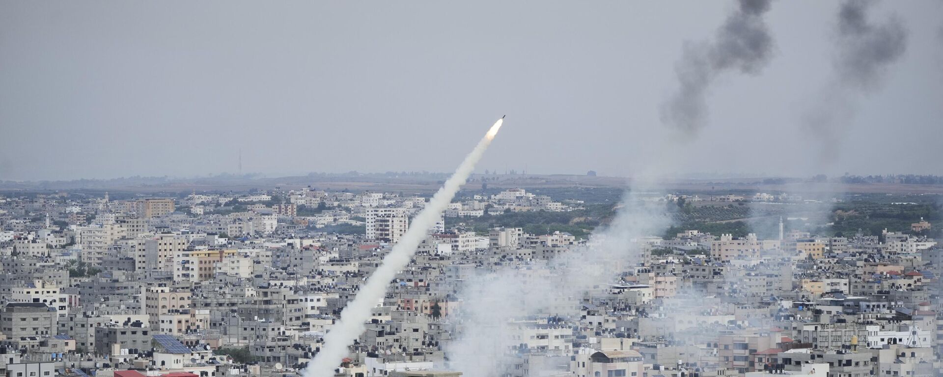 Foguetes de militantes palestinos são lançados da Faixa de Gaza em direção a Israel, em 7 de outubro de 2023 - Sputnik Brasil, 1920, 09.10.2023