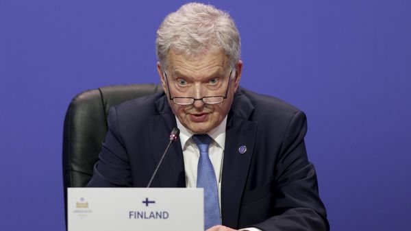 Sauli Niinisto, Presidente da Finlândia, dirige-se aos jornalistas no final da reunião do Grupo de Arraiolos no Porto, Portugal, 6 de outubro de 2023 - Sputnik Brasil