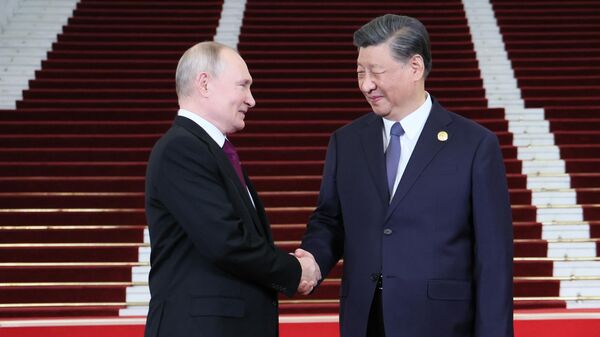 Aliança estratégica entre Rússia e China marca novo capítulo na geopolítica global, aponta analista