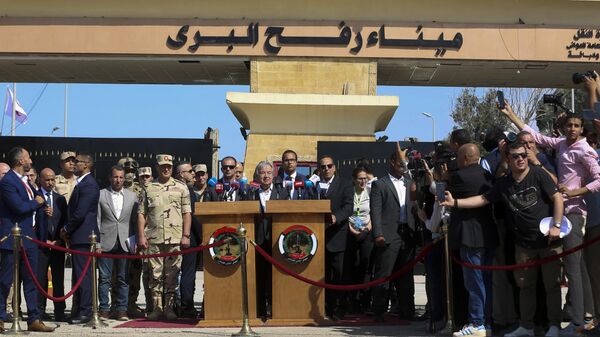 Secretário-geral da ONU, António Guterres, em coletiva de imprensa durante viagem ao Egito. Rafah, 20 de outubro de 2023 - Sputnik Brasil