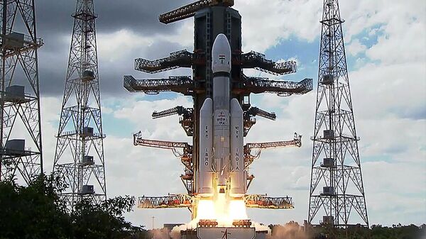 Foguete da Organização de Pesquisa Espacial Indiana (ISRO, na sigla em inglês) carregando a espaçonave Chandrayaan-3 decolando do Centro Espacial Satish Dhawan em Sriharikota, Andhra Pradesh, Índia, 14 de julho de 2023 - Sputnik Brasil
