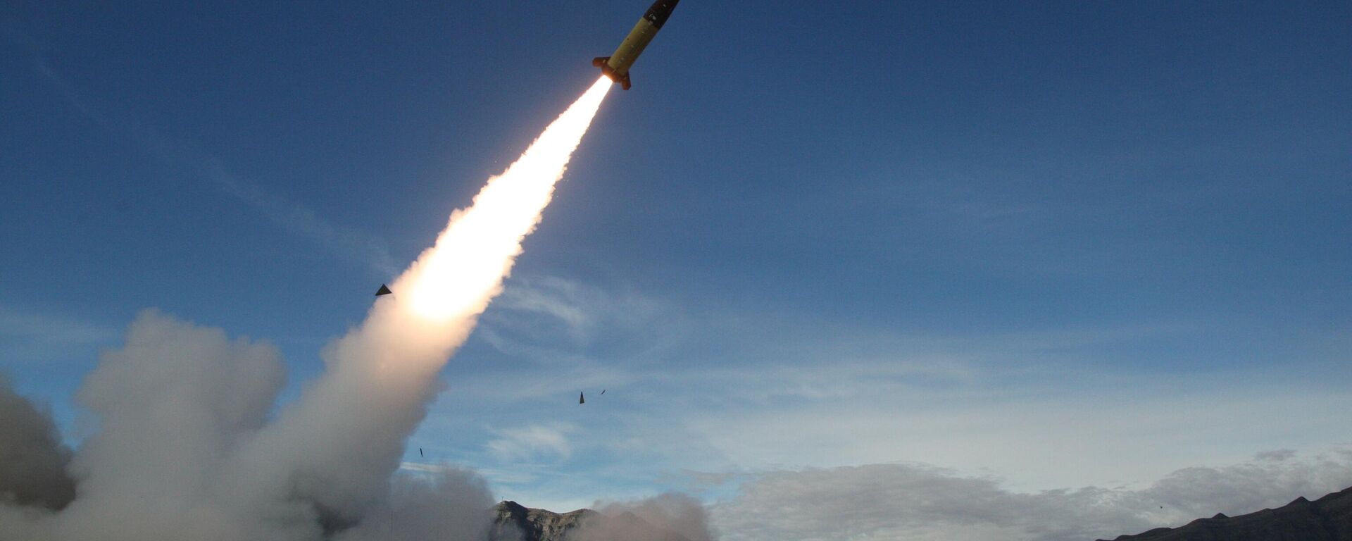 Soldados realizam testes de fogo real das primeiras versões do míssil de longo alcance ATACMS no Campo de Teste de Mísseis White Sands, nos EUA, em 14 de dezembro de 2021 - Sputnik Brasil, 1920, 17.02.2024