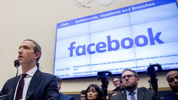 CEO da Meta (cujas atividades são proibidas na Rússia por serem consideradas extremistas), Mark Zuckerberg testemunha diante de audiência do Comitê de Serviços Financeiros da Câmara dos Representantes dos EUA, no Capitólio. Washington D.C., 23 de outubro de 2019 - Sputnik Brasil