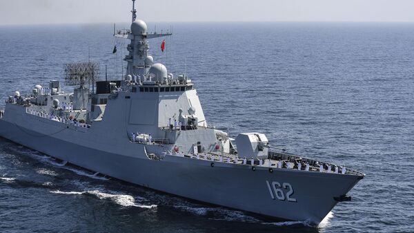 Navio da Marinha chinesa no mar da Arábia, perto de cidade portuária do Paquistão - Sputnik Brasil