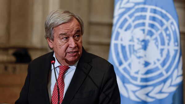 O secretário-geral da Organização das Nações Unidas (ONU), António Guterres, durante conferência de imprensa com o ministro das Relações Exteriores do Egito, após reunião no Cairo em 19 de outubro de 2023 - Sputnik Brasil