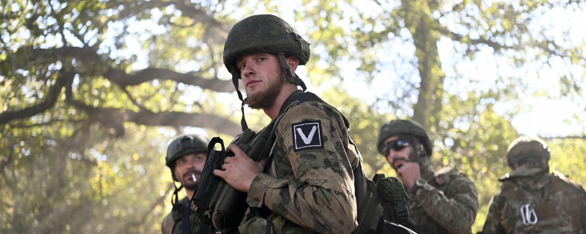 Forças Armadas da Rússia realizam um treinamento em coordenação de combate em um campo na República Popular de Lugansk - Sputnik Brasil, 1920, 19.07.2025