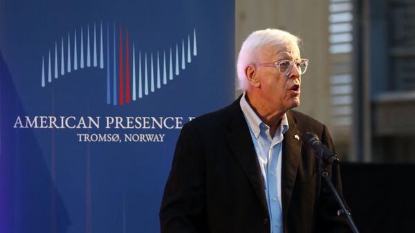 Marc Nathanson, embaixador dos EUA na Noruega, fala durante abertura de escritório da embaixada do país norte-americano em Tromsoe, Noruega, 27 de outubro de 2023 - Sputnik Brasil