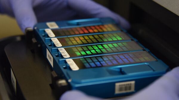 Scanner de DNA da empresa GeseDNA em Pequim - Sputnik Brasil