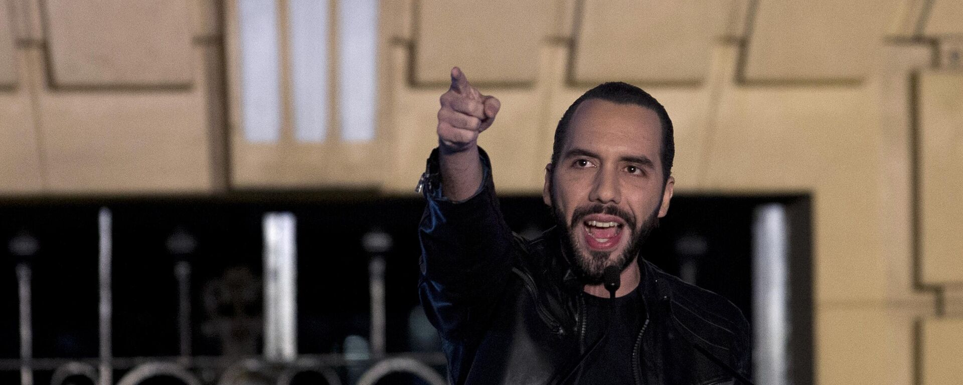 O presidente de El Salvador, Nayib Bukele, se dirige a seus apoiadores, em San Salvador, El Salvador, em 3 de fevereiro de 2019 - Sputnik Brasil, 1920, 06.11.2023