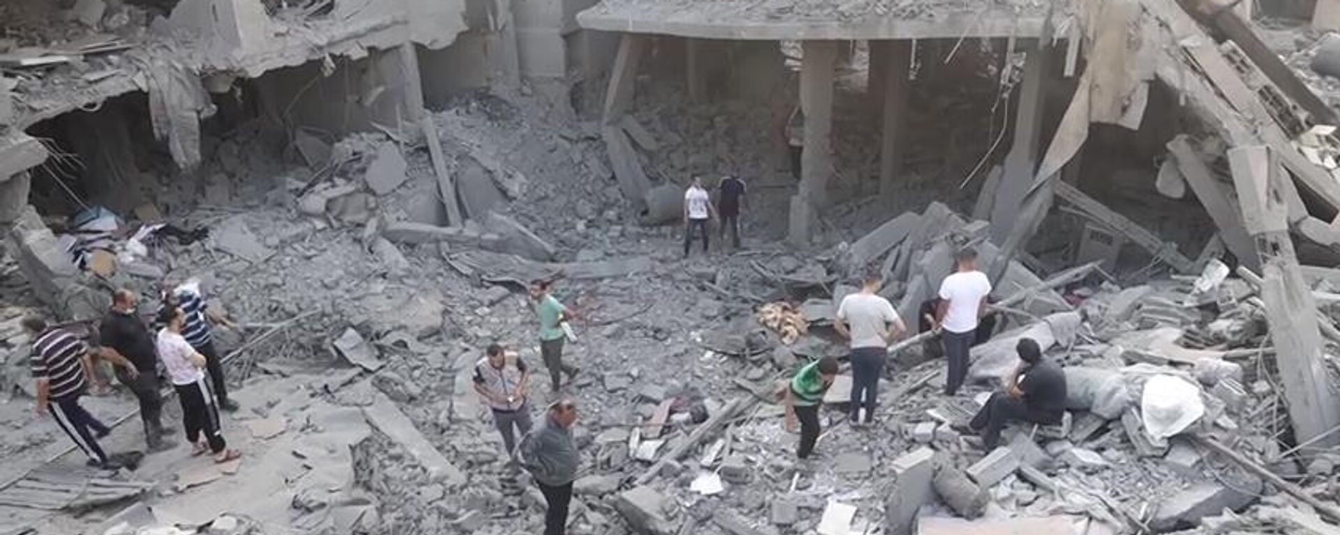 Escombros de edifício residencial em Gaza após ataque israelense - Sputnik Brasil, 1920, 01.12.2023