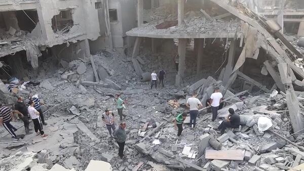 Consequências de ataque israelense a um edifício residencial em Gaza - Sputnik Brasil