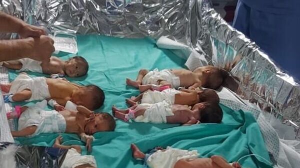 Bebês em unidade de terapia intensiva no hospital  - Sputnik Brasil