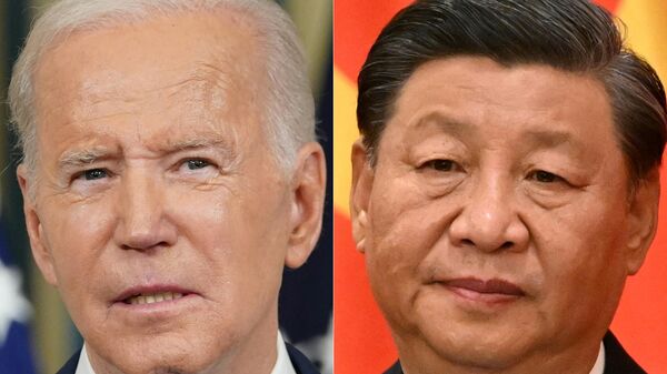 Joe Biden, à esquerda, e Xi Jinping, à direita - Sputnik Brasil