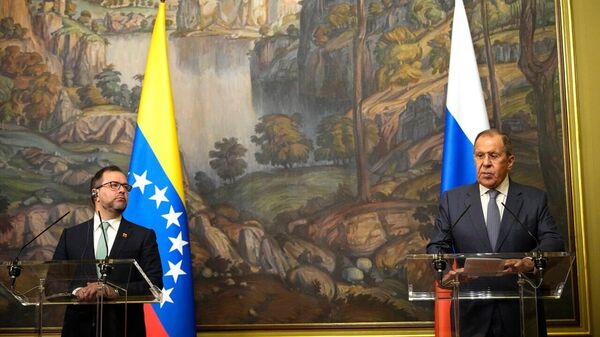 O ministro das Relações Exteriores russo, Sergei Lavrov (à direita), durante coletiva de imprensa com seu homólogo da Venezuela, Yván Gil Pinto, em Moscou, na Rússia, em 16 de novembro de 2023 - Sputnik Brasil