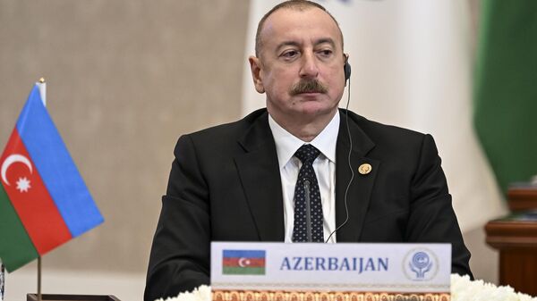 Ilham Aliev, presidente do Azerbaijão, participa da Cúpula da Organização de Cooperação Econômica (ECO, na sigla em inglês) em Tashkent, Uzbequistão, 9 de novembro de 2023 - Sputnik Brasil