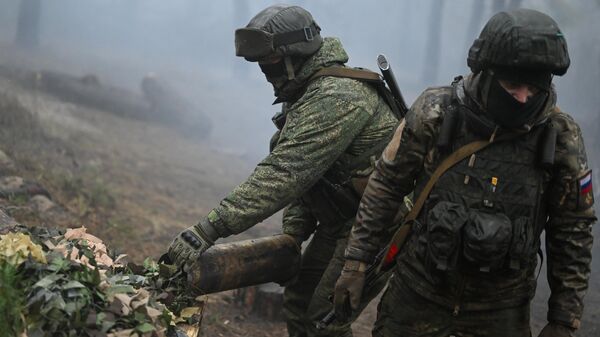 Artilheiros das Forças Armadas da Rússia na direção de Krasny Liman, durante operação militar especial, foto publicada em 18 de novembro de 2023 - Sputnik Brasil