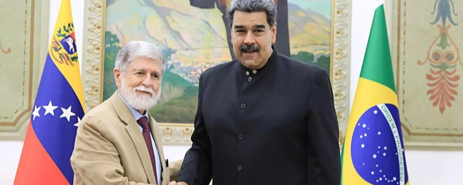 Celso Amorim (à esquerda), assessor especial para assuntos internacionais da Presidência da República brasileira, e Nicolás Maduro, presidente venezuelano, em março de 2023 - Sputnik Brasil, 1920, 13.01.2025