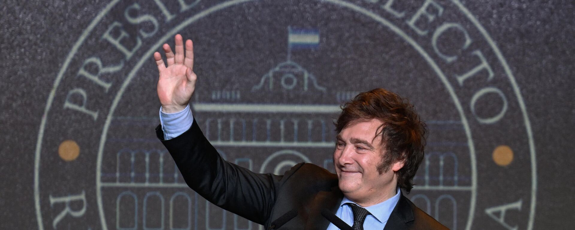 Javier Milei, candidato presidencial argentino da aliança A Liberdade Avança, após vencer o segundo turno das eleições presidenciais na sede de seu partido em Buenos Aires, Argentina, 19 de novembro de 2023 Javier Milei, candidato presidencial argentino da aliança A Liberdade Avança, após vencer o segundo turno das eleições presidenciais na sede de seu partido em Buenos Aires, Argentina, 19 de novembro de 2023 - Sputnik Brasil, 1920, 24.11.2023