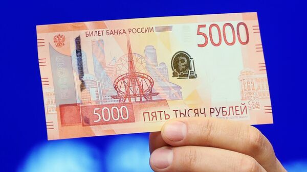 Apresentação de notas atualizadas do Banco da Rússia em denominações de 1.000 e 5.000 rublos - Sputnik Brasil