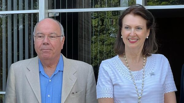 Em visita-relâmpago, a então futura ministra das Relações Exteriores da Argentina, Diana Mondino, se encontrou com o chanceler brasileiro, Mauro Vieira - Sputnik Brasil
