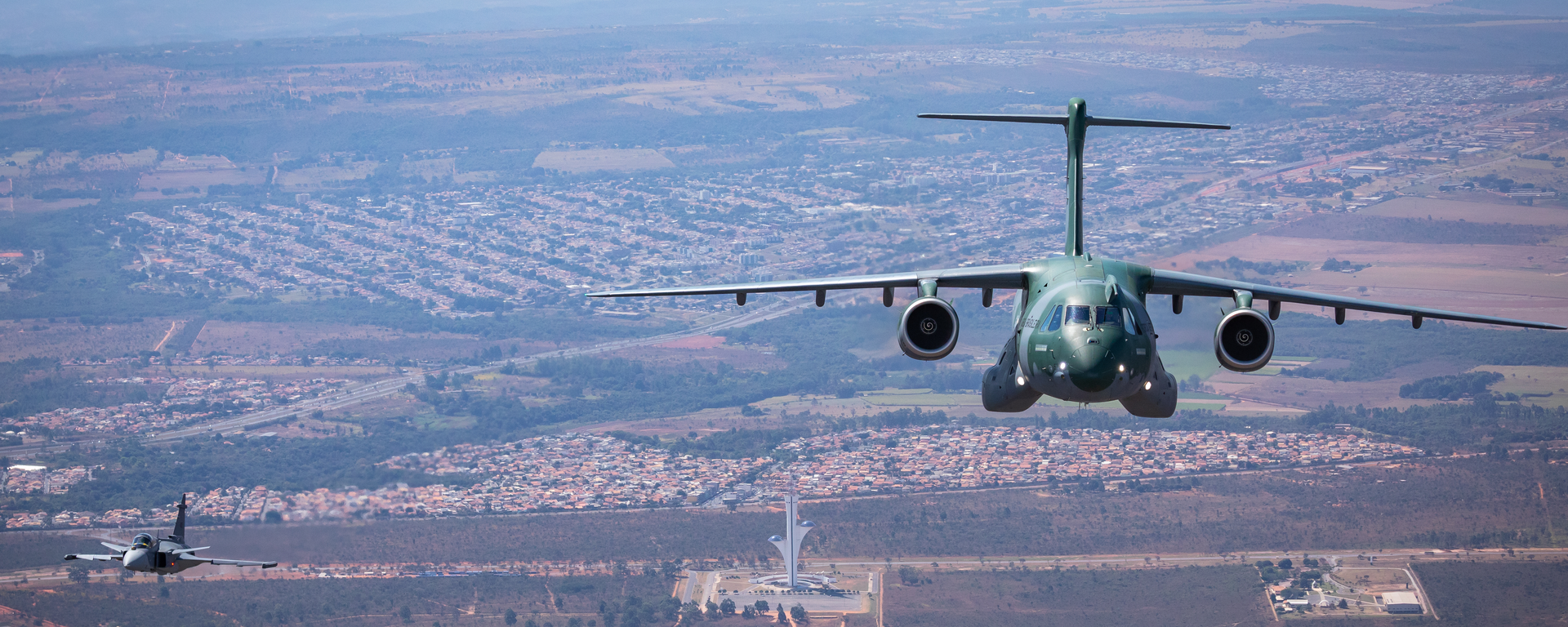 KC-390 (à direita) e Gripen F-39E em 19 de julho de 2023 - Sputnik Brasil, 1920, 04.03.2024