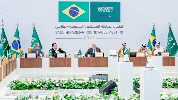 Presidente da República, Luiz Inácio Lula da Silva, durante a sessão de encerramento da Mesa Redonda Brasil-Arábia Saudita, no Hotel Ritz-Carlton. Riad - Arábia Saudita, 29 de novembro de 2023 - Sputnik Brasil