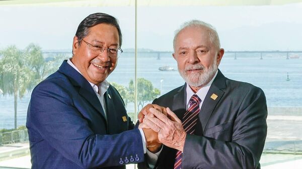 Luis Arce, presidente da Bolívia, com Luiz Inácio Lula da Silva, presidente do Brasil, na 63ª Cúpula do Mercosul. Rio de Janeiro, 7 de dezembro de 2023 - Sputnik Brasil