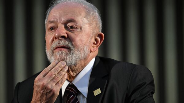 O presidente do Brasil, Luiz Inácio Lula da Silva, participa de cerimônia de anúncios de investimentos no Brasil, Paraguai e Bolívia no segundo dia da cúpula do Mercosul no Rio de Janeiro. Brasil, 7 de dezembro de 2023 - Sputnik Brasil