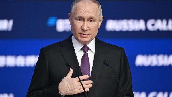 Vladimir Putin fala durante Fórum de Investimento VTB, em Moscou. Rússia, 7 de dezembro de 2023 - Sputnik Brasil