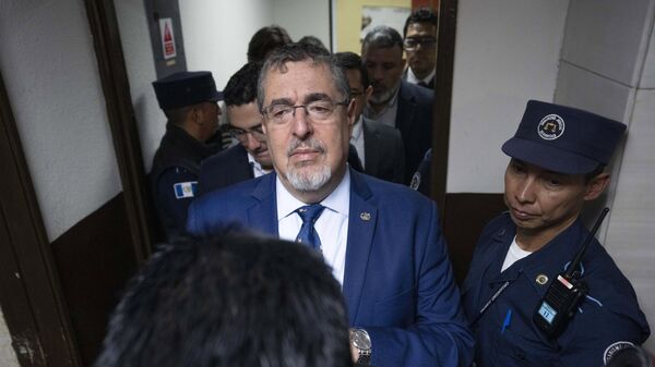 O presidente eleito Bernardo Arévalo chega a tribunal para solicitar informações sobre processo judicial. Guatemala, 12 de dezembro de 2023 - Sputnik Brasil