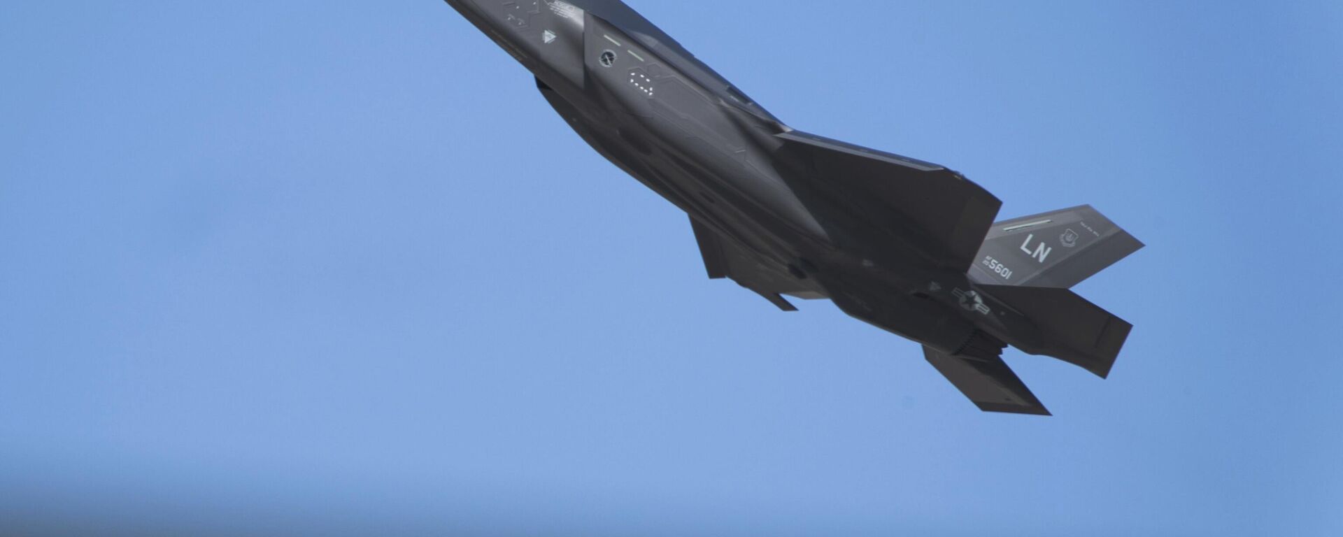 Caça F-35 da Força Aérea dos EUA voa no Show Aéreo de Dubai em Dubai, Emirados Árabes Unidos, 13 de novembro de 2023 - Sputnik Brasil, 1920, 12.05.2026