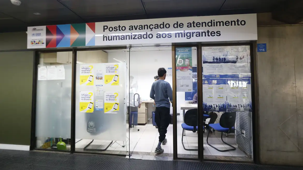 Posto disponibilizado pelo governo federal para atendimentos a migrantes em Brasília - Sputnik Brasil