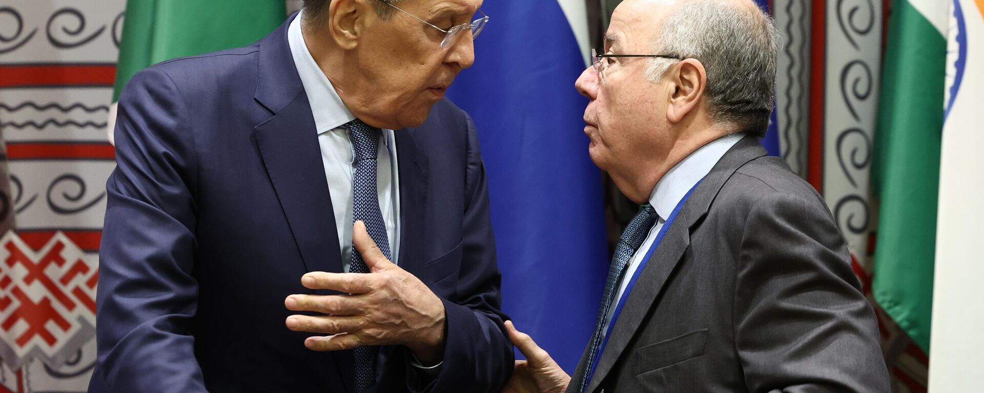 Ministro das Relações Exteriores da Rússia, Sergei Lavrov (à esquerda), e seu homólogo brasileiro, Mauro Vieira (à direita), durante reunião do BRICS às margens da Assembleia Geral da ONU, em 20 de setembro de 2023  - Sputnik Brasil, 1920, 19.08.2025