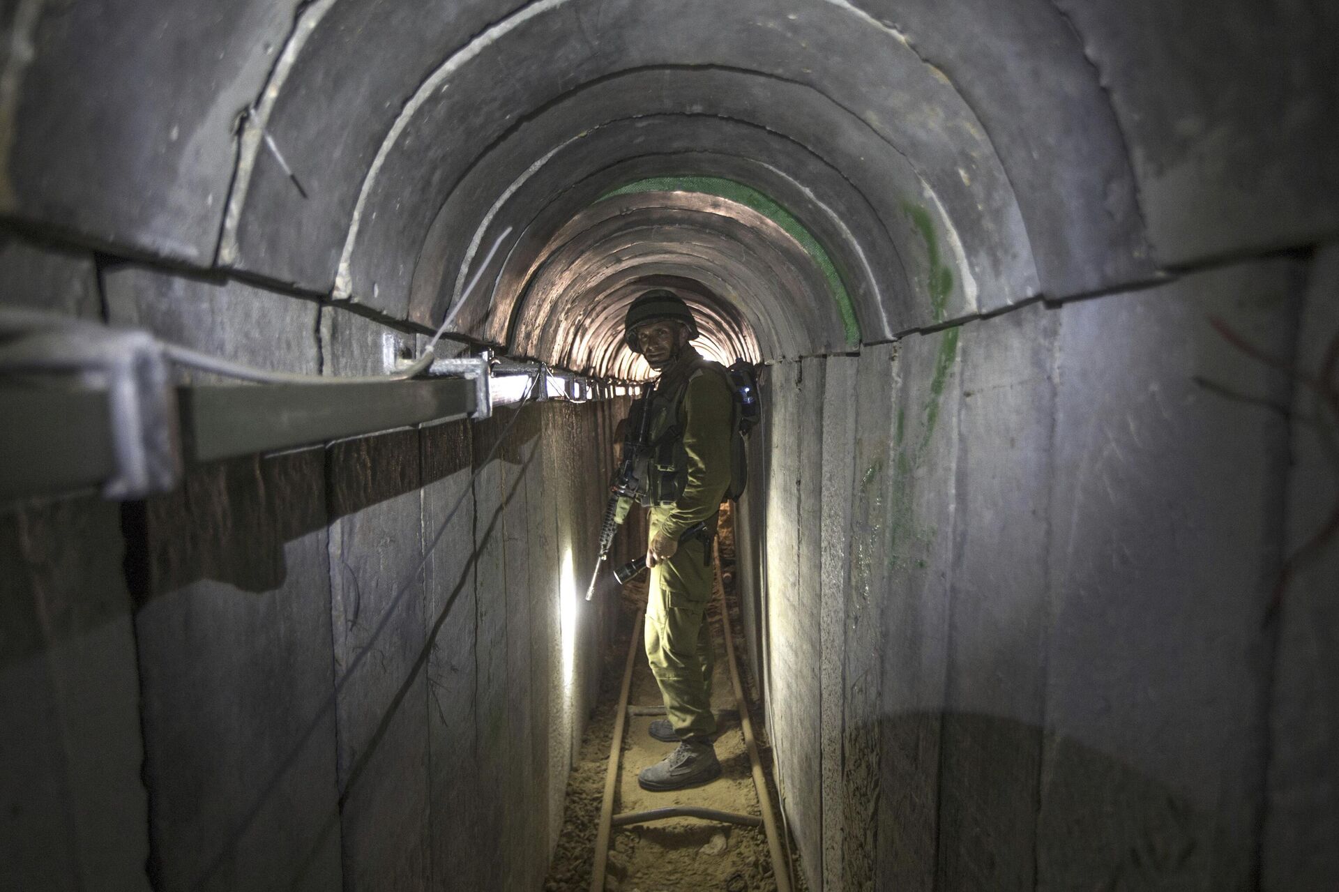 Um extenso labirinto de túneis construídos pelo Hamas estende-se pelos densos bairros da Faixa de Gaza, escondendo militantes  - Sputnik Brasil, 1920, 26.01.2024