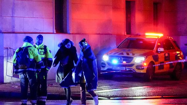 Policiais isolam a Universidade de Charles após tiroteio na Faculdade de Filosofia. Praga, 21 de dezembro de 2023 - Sputnik Brasil
